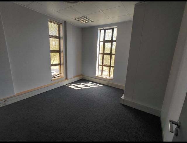 164M² OFFICE TO LET IN BRYANSTON